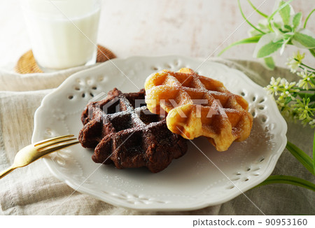 Belgian waffles and ice milk 90953160