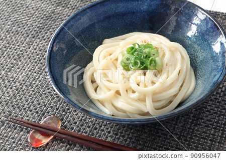 Chic udon that looks delicious Chic udon that looks delicious 90956047