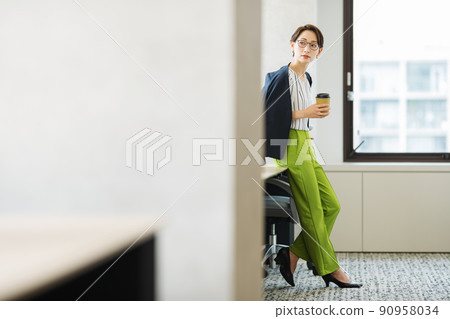 時尚職業女性肖像 90958034