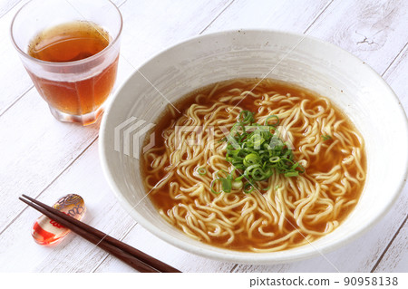Instant noodle soy sauce taste that looks delicious 90958138