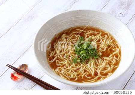 Instant noodle soy sauce taste that looks delicious 90958139