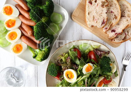 美味的沙拉開胃小菜早上 美味的沙拉開胃小菜早上 90958299
