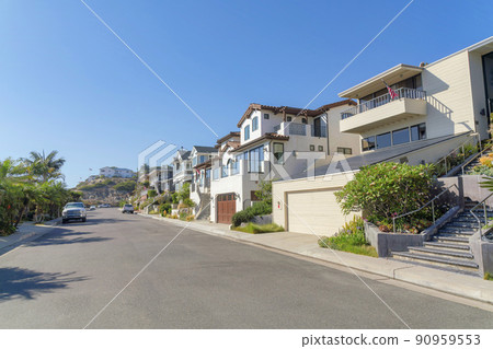 Residential area at San Clemente in California near the mountain 90959553