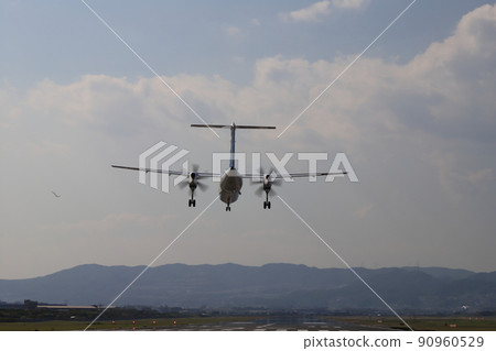 Takeoff and landing at Osaka Itami Airport Takeoff and landing at Osaka Itami Airport 90960529