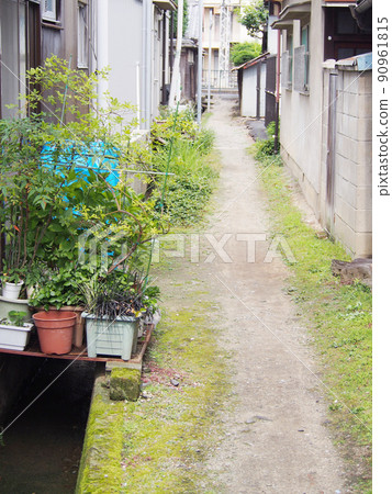 Retro alley behind Retro alley behind 90961815
