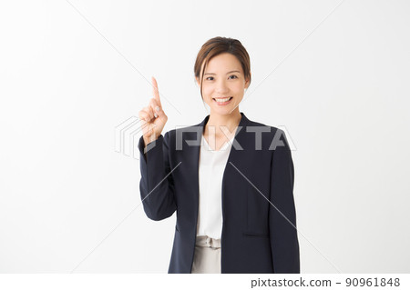 Female portrait suit in her 20s 90961848