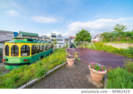 "Yamanashi Prefecture" Hokuto City, the streets in front of Kiyosato Station 90962429