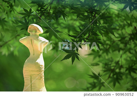 Jomon Goddess who loves the fresh green 90963052