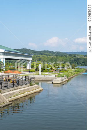 Fresh green and early summer image around Togo Pond 90965633