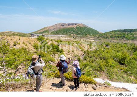從一齋峽山看到的吾妻小富士登山者女泉 90966184