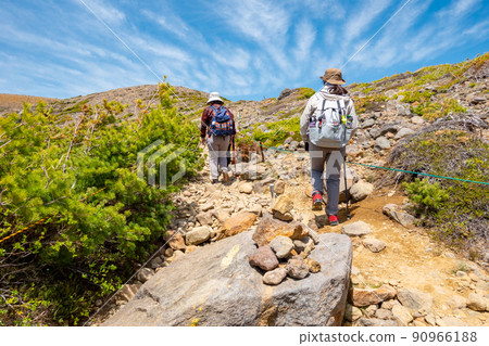 Issaikyo登山者女春天 90966188