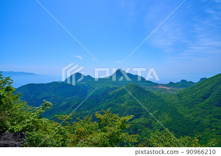 View of the east side from the summit of Mt. Haruna (Eboshigatake) in Gunma Prefecture (Mt. Soma, Mt. Futatsu, etc.) View of the east side from the summit of Mt. Haruna (Eboshigatake) in Gunma Prefecture (Mt. Soma, Mt. Futatsu, etc.) 90966210