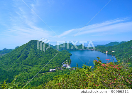 View of the south side from the summit of Mt. Haruna (Eboshigatake) in Gunma Prefecture (Harunafuji, Lake Haruna, etc.) View of the south side from the summit of Mt. Haruna (Eboshigatake) in Gunma Prefecture (Harunafuji, Lake Haruna, etc.) 90966211