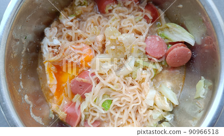 Noodles, the food of the salaryman and the value Expensive living, need to save 90966518