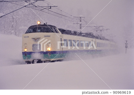 1999 年 485 系列特快 Minori 在信越乾線運行 1999 年 485 系列特快 Minori 在信越乾線運行 90969619