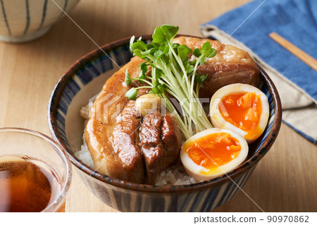 Plenty of pork kakuni rice bowl 90970862