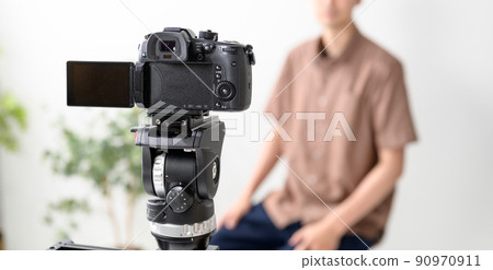 Studio shooting image male model 90970911