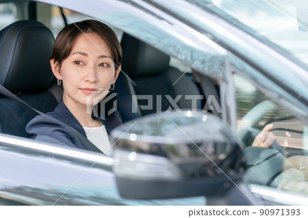 駕駛汽車的中間夫人 駕駛汽車的中間夫人 90971393