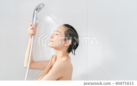 Bath shower shampoo 90975815