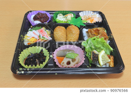 Japanese style lunch box Japanese style lunch box 90976566