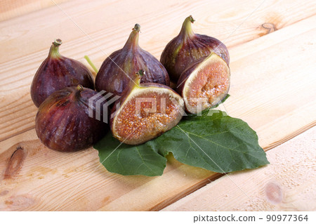 Figs on table 90977364