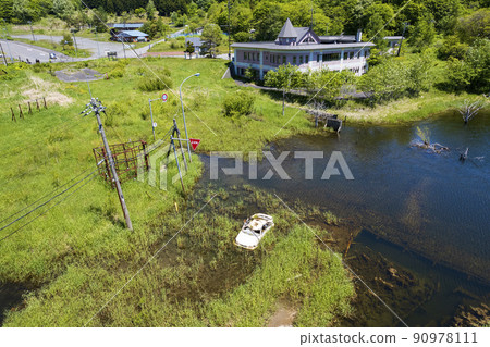 洞爺西山腳坑鳥瞰圖（白色汽車沉沒在西新山沼澤中） 90978111
