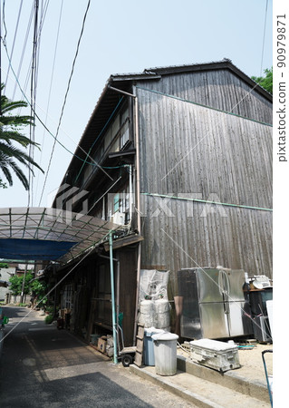 笠岡群島 大浦地區的大型旅館,石島和北島最大的定居點 4 岡山縣笠岡市 笠岡群島 大浦地區的大型旅館,石島和北島最大的定居點 4 岡山縣笠岡市 90979871