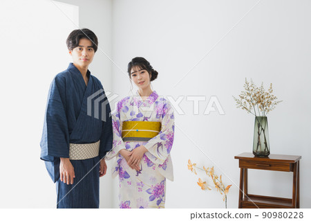 穿著浴衣的情侶 90980228