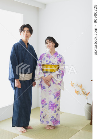 穿著浴衣的情侶 穿著浴衣的情侶 90980229