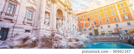 Fountain di Trevi in Rome, Italy 90982167