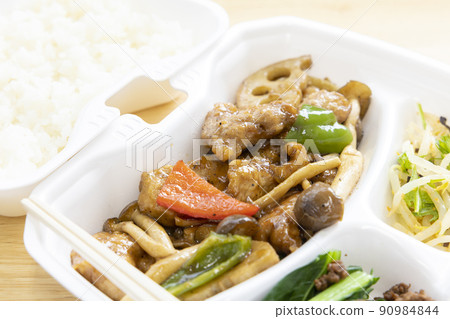 Delicious stir-fried pork with black pepper and rice 90984844