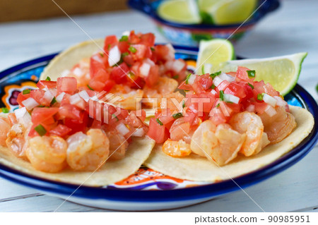 Delicious Mexican tacos 90985951