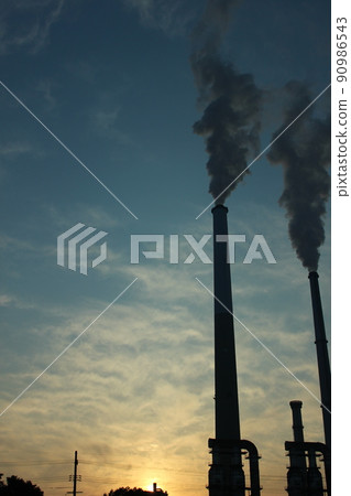 SDGs Global environment! Colored sky and factory enthusiast smoke SDGs Global environment! Colored sky and factory enthusiast smoke 90986543
