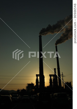 SDGs Global environment! Colored sky and factory enthusiast smoke 90986548