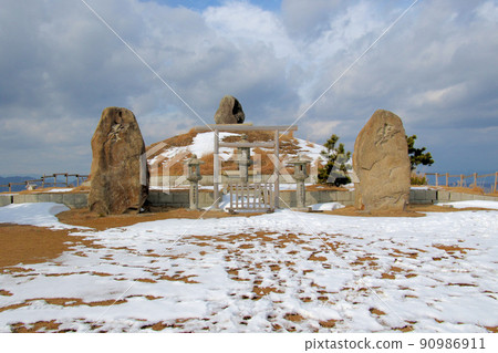 從美山琉璃谷徒步路線到美山山頂。雪地和新山神社歡迎您 90986911