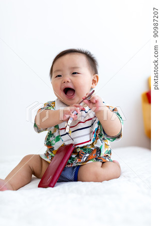 7-month-old baby Aka-chan 7-month-old baby Aka-chan 90987207