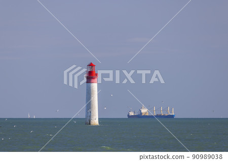 Phare de Chauvea near Ile de Re with ships to La Rochelle, Pays de la Loire, France 90989038