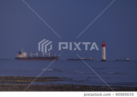 Phare de Chauvea near Ile de Re with ships to La Rochelle, Pays de la Loire, France 90989039