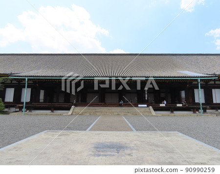 從正面（東側）觀看蓮花皇家寺廟（三十三間堂） 90990259