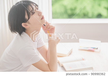 A woman studying 90990362