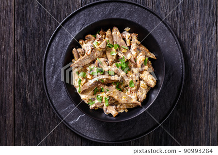 liver stroganoff in black bowl, top view liver stroganoff in black bowl, top view 90993284