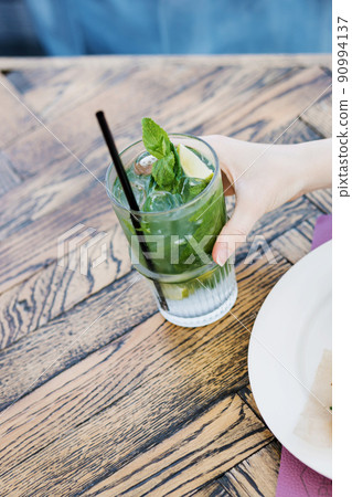 Refreshing summer cocktail 90994137