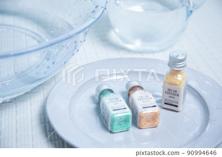 Image of bathroom and bath salts 90994646