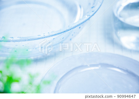 洗臉盆和浴室的圖片 90994647