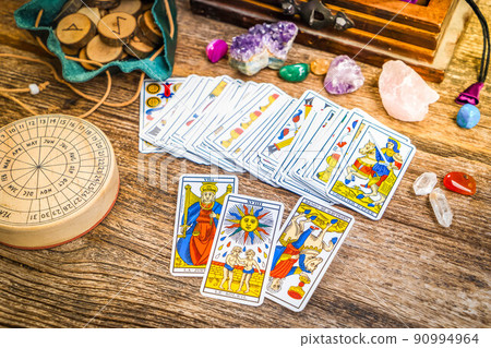 Fortune telling on tarot cards 90994964