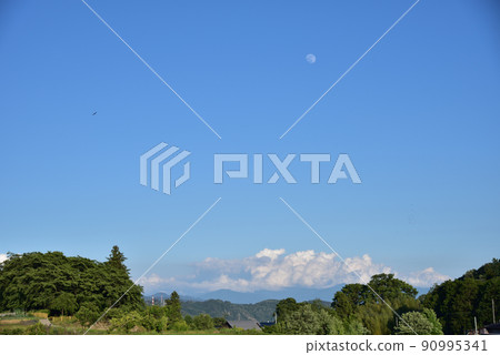 Hakushu-cho, Hokuto-shi, moon age 12.6 in the evening sky June 13th night moon 90995341