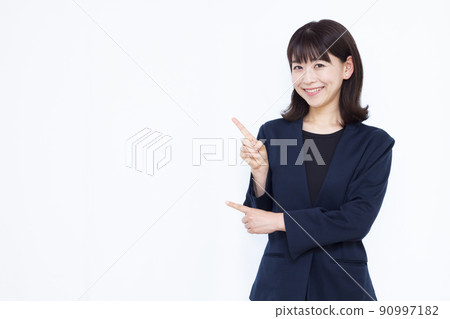 三十多歲的女商人指著 90997182