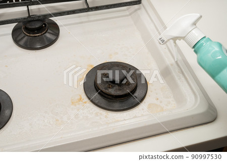 Cleaning scene of the stove 90997530