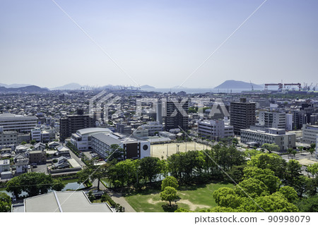 從丸龜市到多度津 從丸龜城眺望香川縣丸龜市 90998079