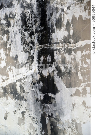 Texture and background of water stains on the cement building wall. 90999044